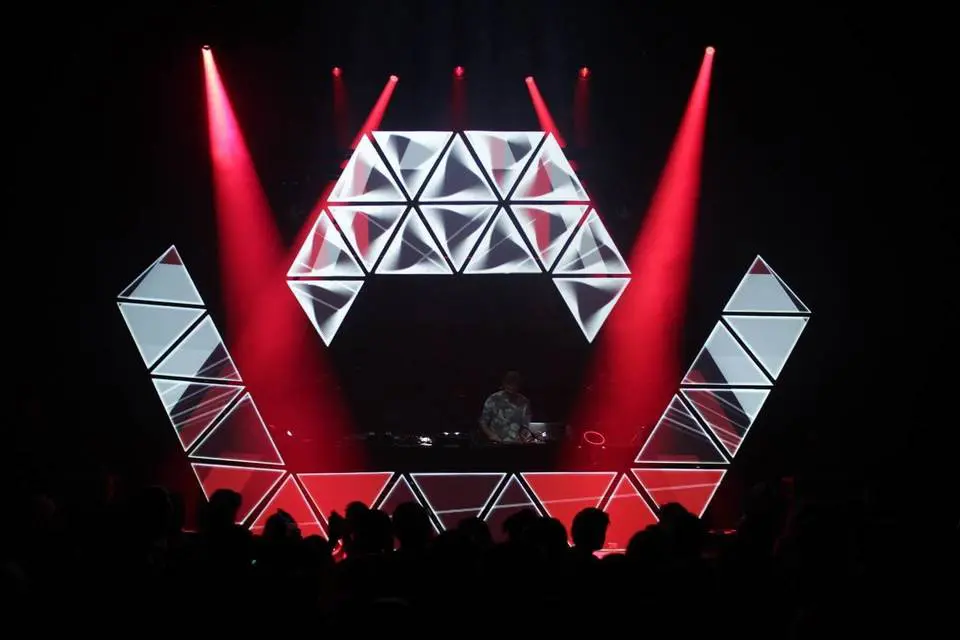 Deep Party - stage design - Cover