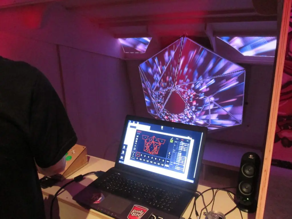 Exhibition HeavyM - box