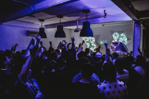 在 Mixmag 办公室体验重型视觉效果