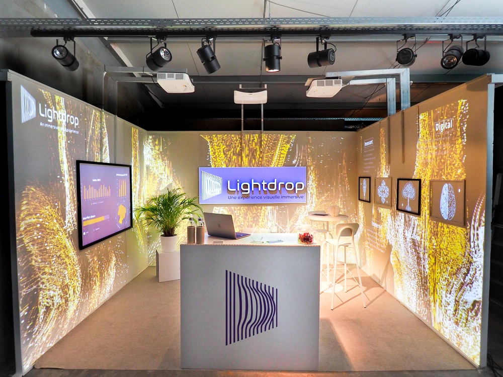 Lightdrop booth video mapping