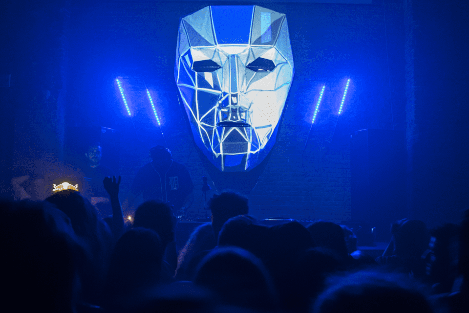 Discover a unique stage design: Uncode Party - HeavyM Blog