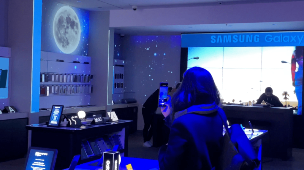 Video-Mapping im Samsung Galaxy Store