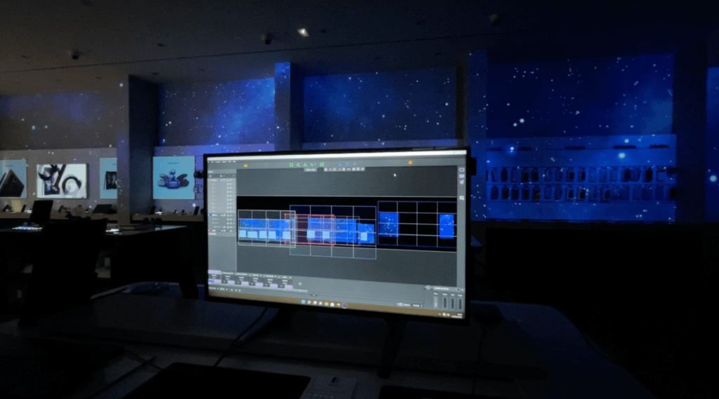 Samsung Store video mapping, HeavyM's software open on a monitor